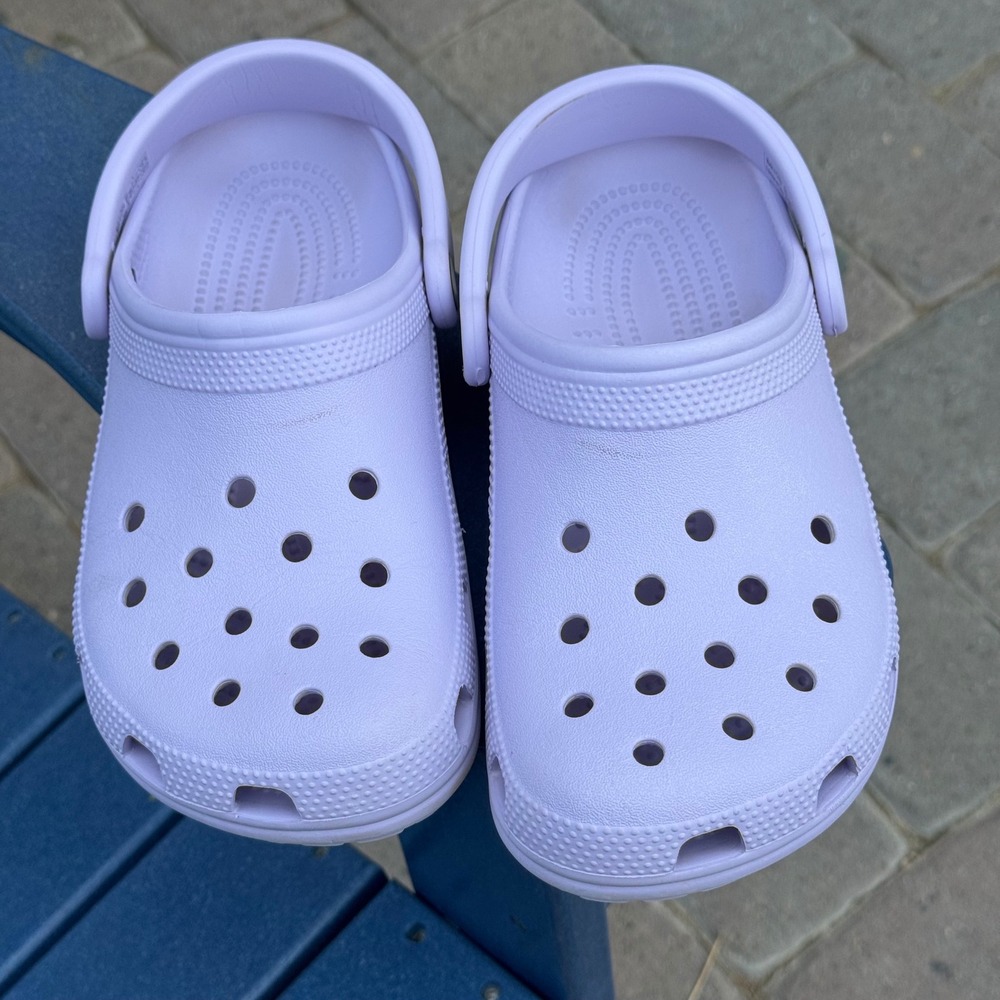 Crocs Classic Clogs Lavender Purple Women Size 7 Men Size 5 Slip On Shoes